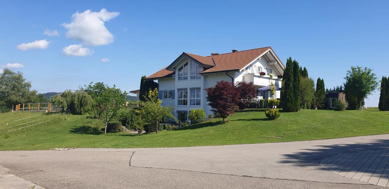 Ferienwohnung Hensel am Herzmannser See - B&B