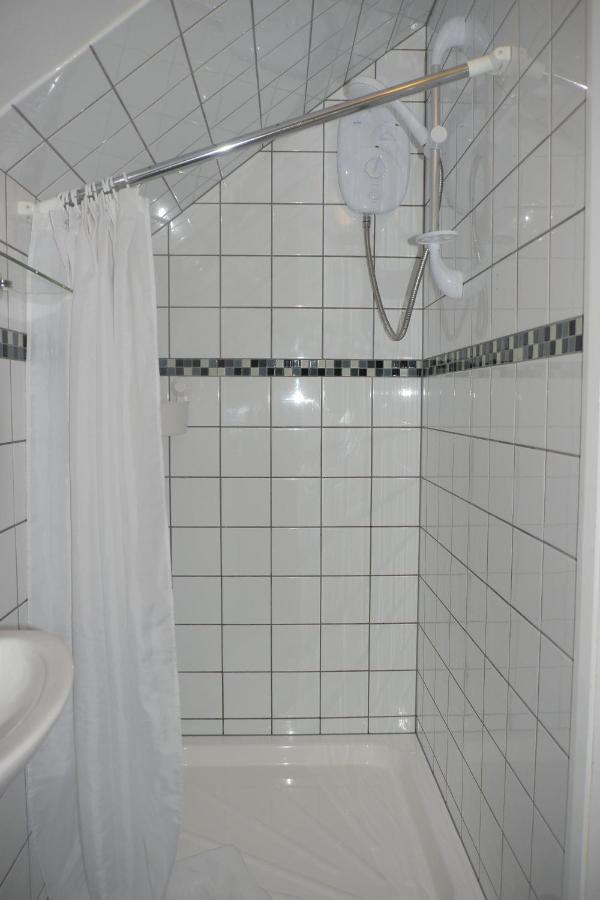 Apartment with Shower