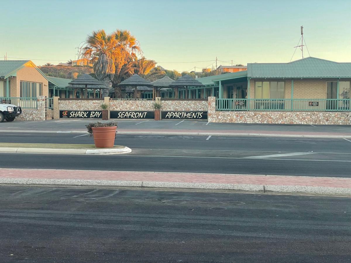 Shark Bay Seafront Apartments - B&B Denham