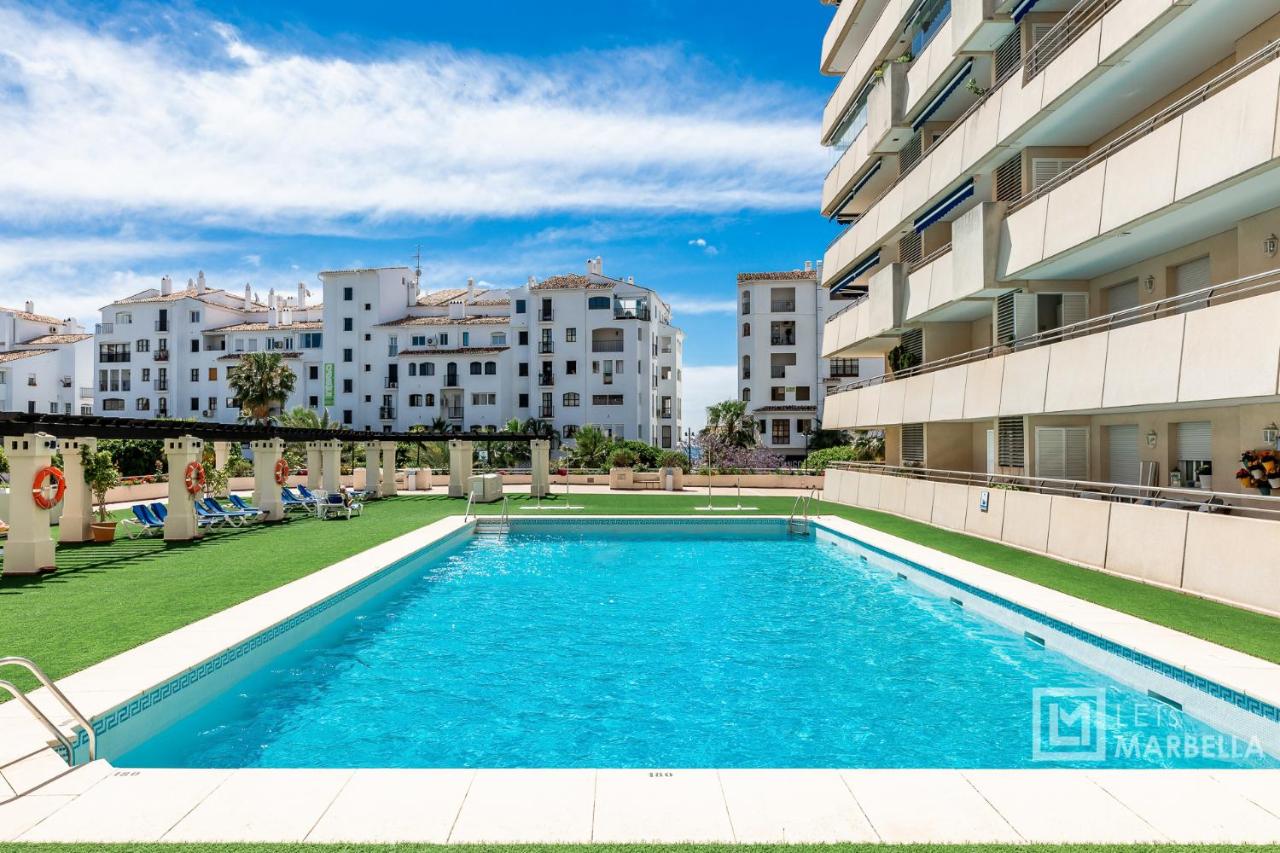 LetsMarbella - NEW 2BR APARTMENT IN PUERTO BANUS - POOL & PARKING - Bed and Breakfast