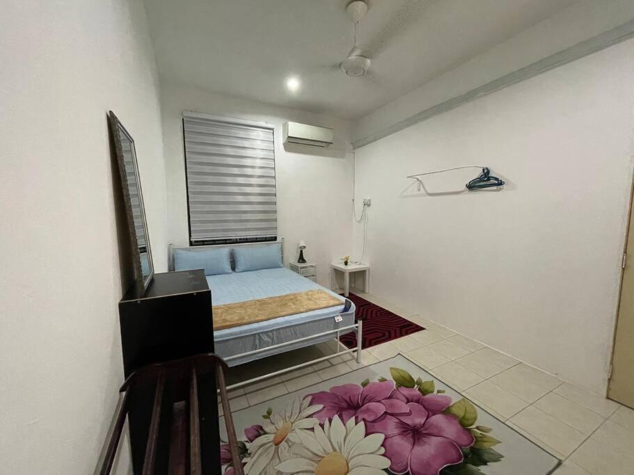 Rose Homestay - Bed and Breakfast Sitiawan