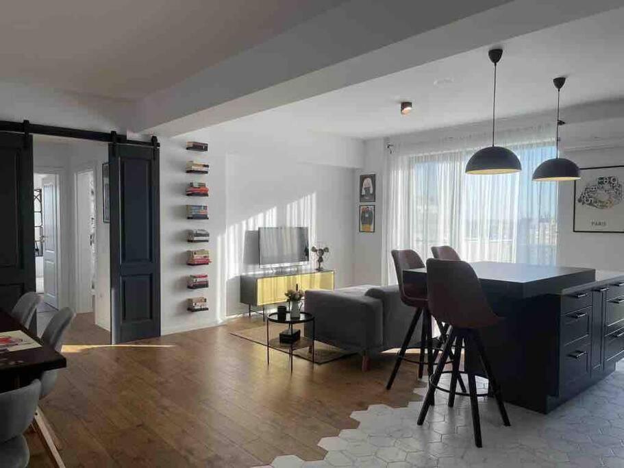 B&B Craiova - Modern 2-bedroom apartment in new residence - Bed and Breakfast Craiova
