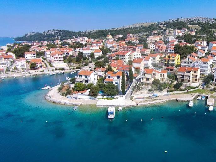 Delux Villa Hedonica - B&B Zaboric