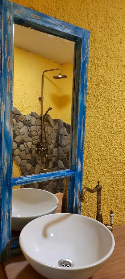 Camera Matrimoniale con Vista Giardino