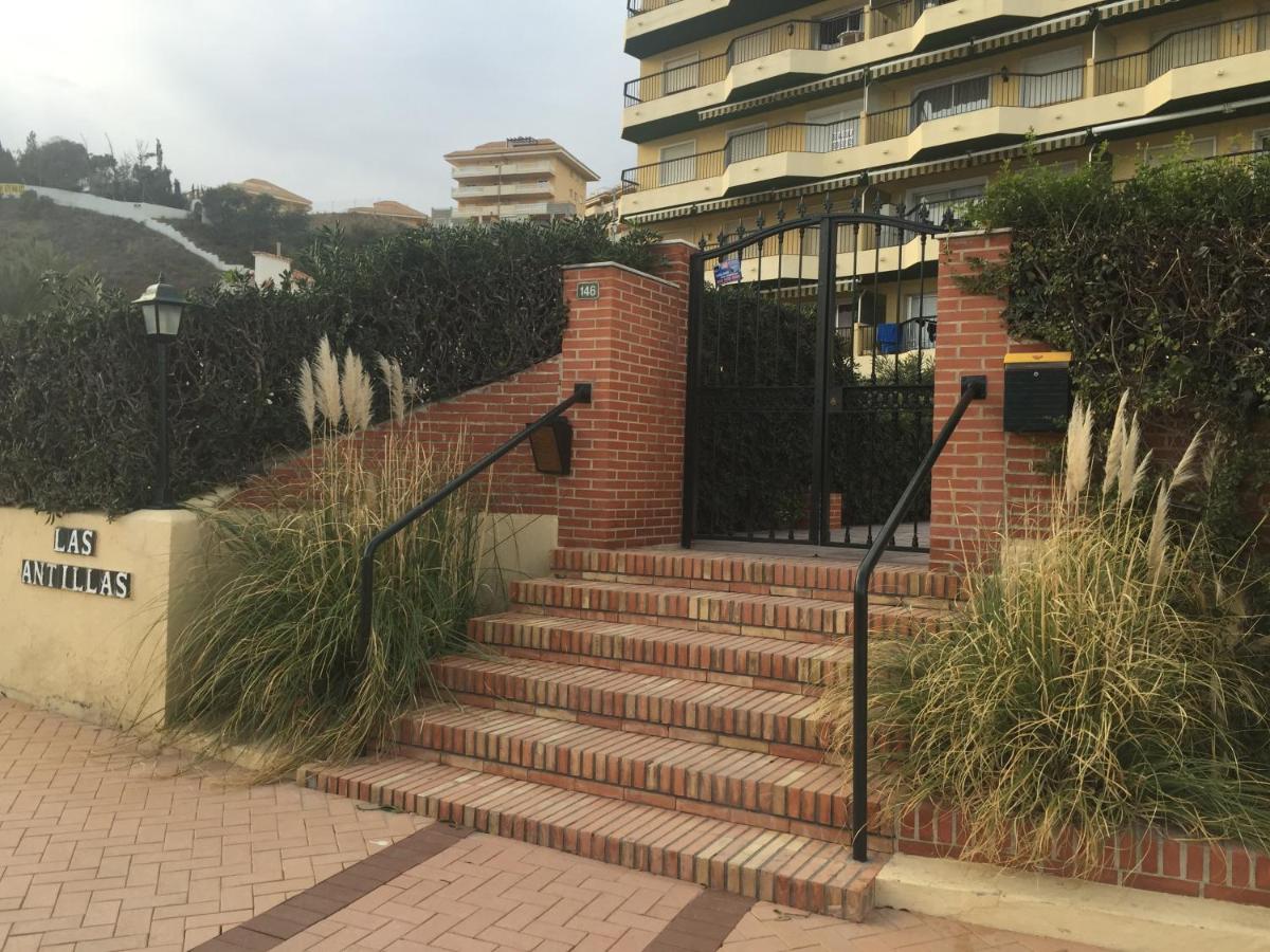 Apartamento frente al mar Primera linea de playa Apartment with 2 bedrooms Beachfront - B&B Fuengirola