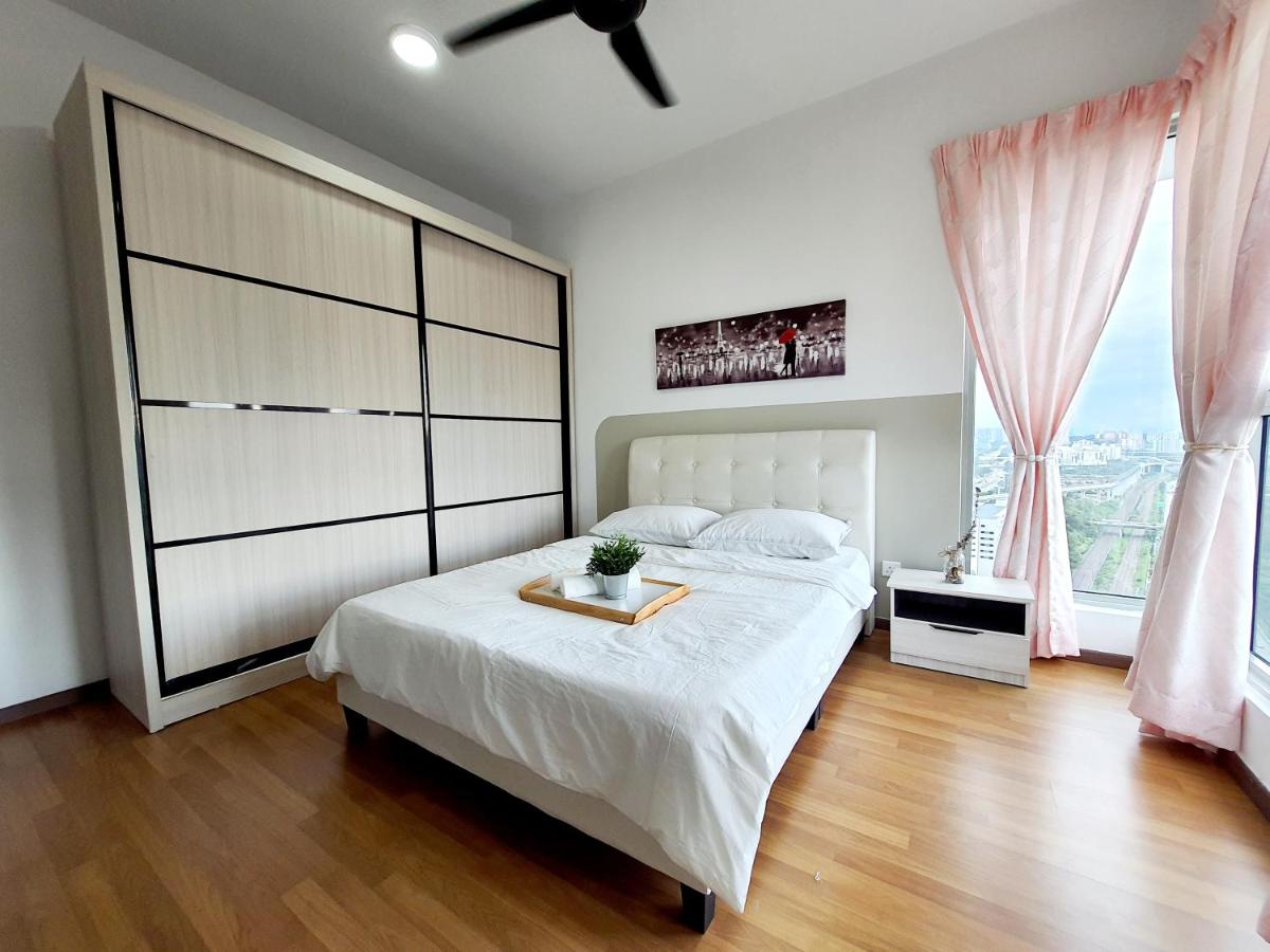 B&B Seri Kembangan - Residensi Flora - Bed and Breakfast Seri Kembangan