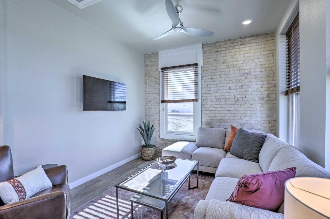 Sleek, Newly Updated Downtown San Marcos Apt! - Chambres d’hôtes