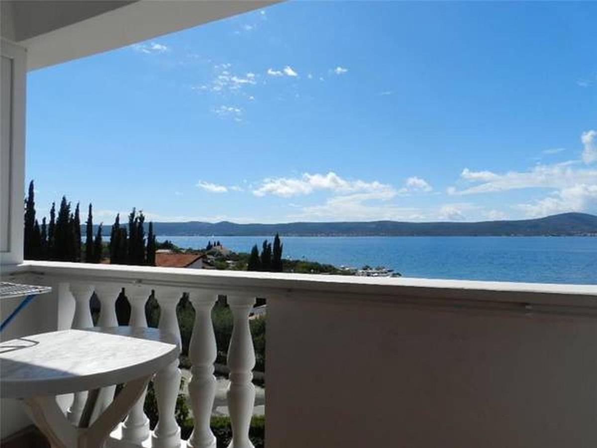 One-Bedroom Apartment with Balcony and Sea View (4 Adults) 