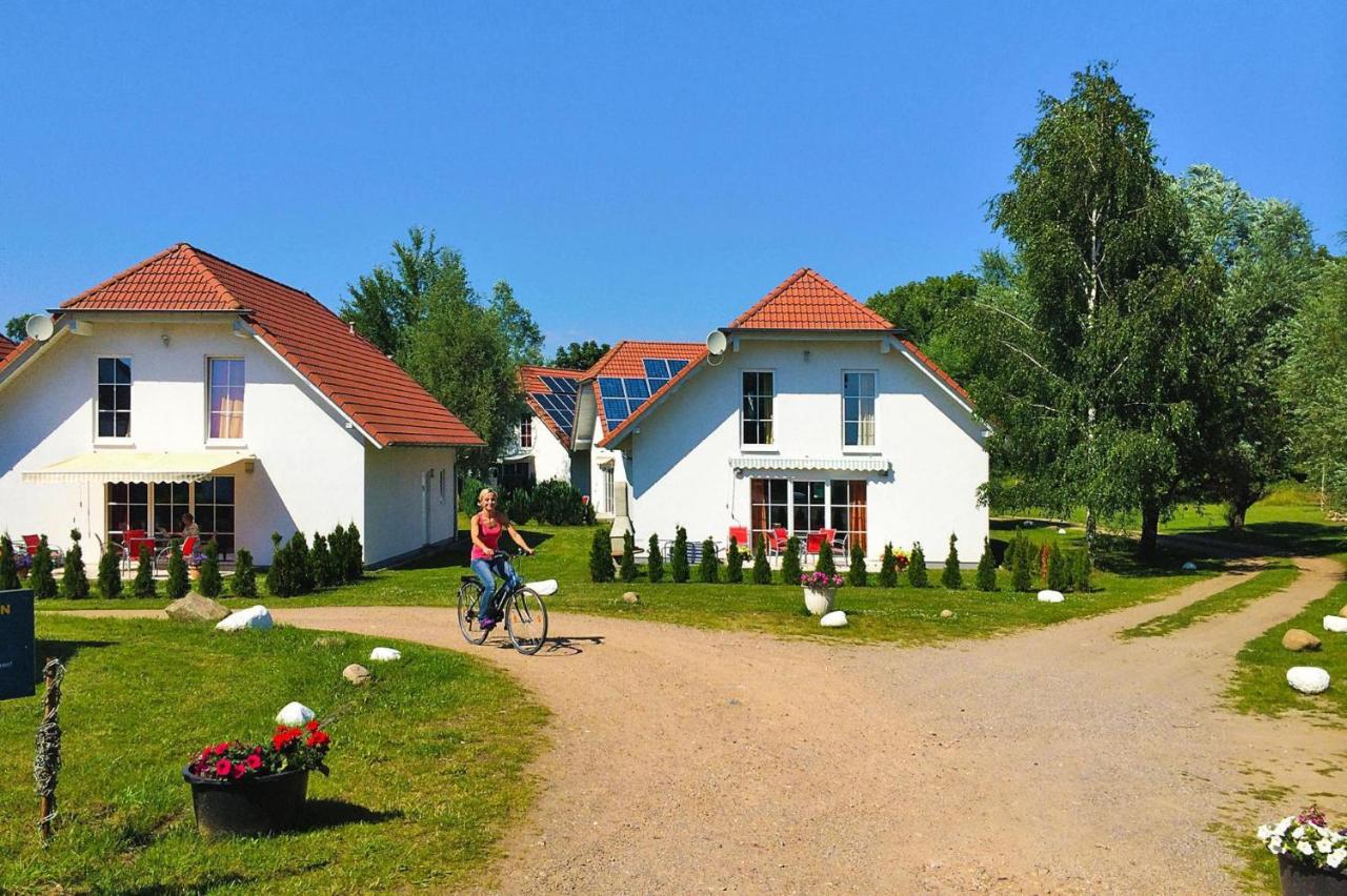 Ferienhaeuser am Kummerower See in Verchen - B&B
