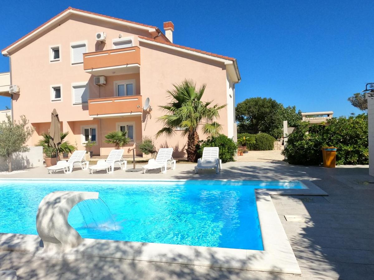 Apartments Zeneral - B&B Novalja