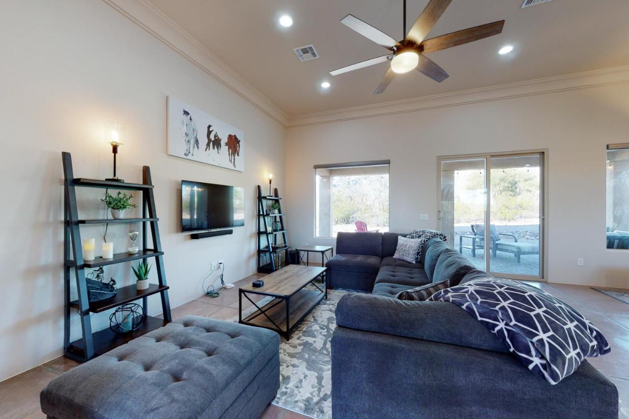 Walnut Tree - B&B Tucson