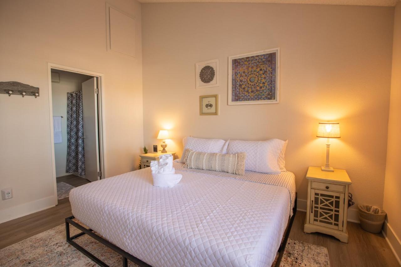 Huge Oceanside Private 2BR Apartment-Pool-Gym-Spa - B&B