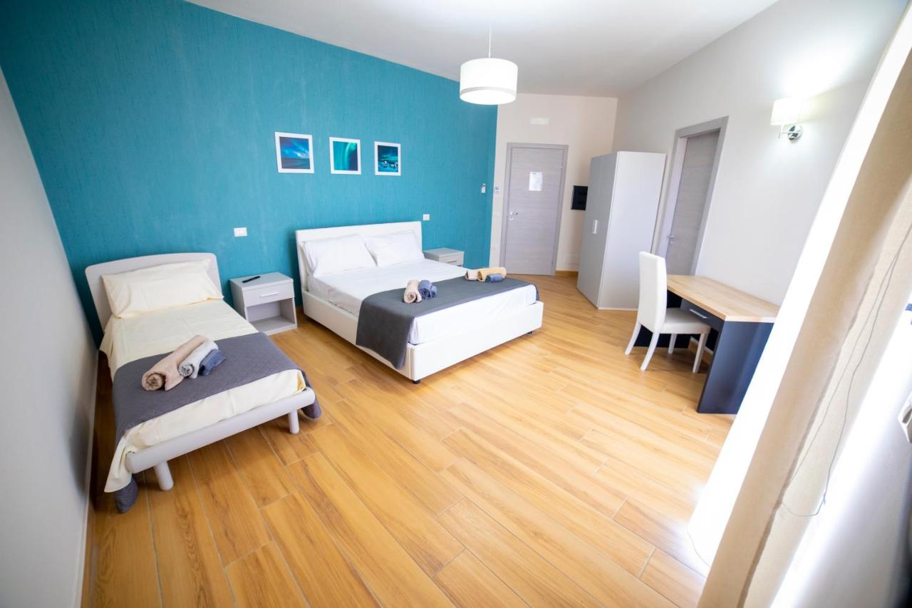 Deluxe Room (2 Adults + 1 Child)
