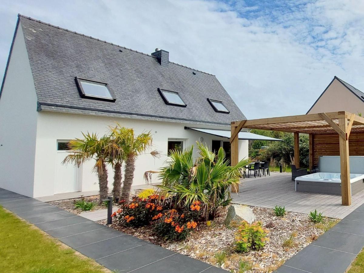 Holiday home with whirlpool in Plouarzel - B&B