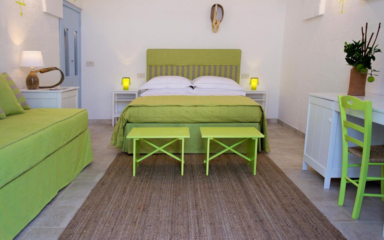 Dreibettzimmer mit Poolblick