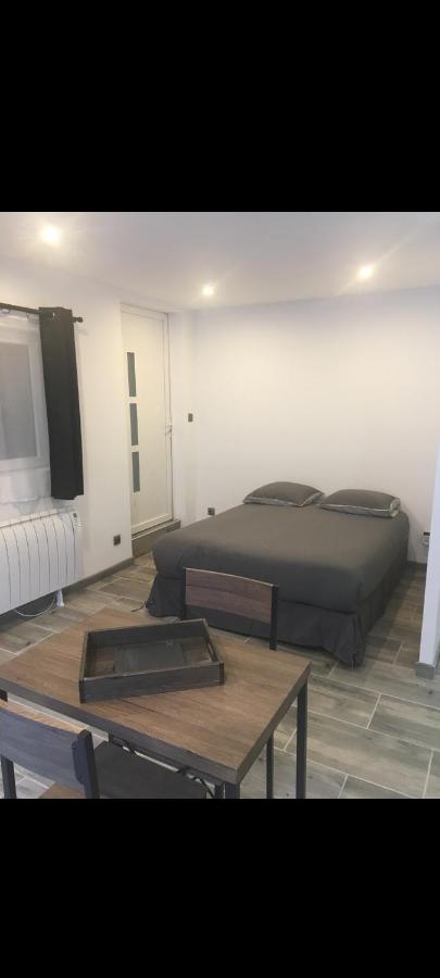 Studio Plain pied avec terrasse couverte 20m wifi et smart tv - B&B
