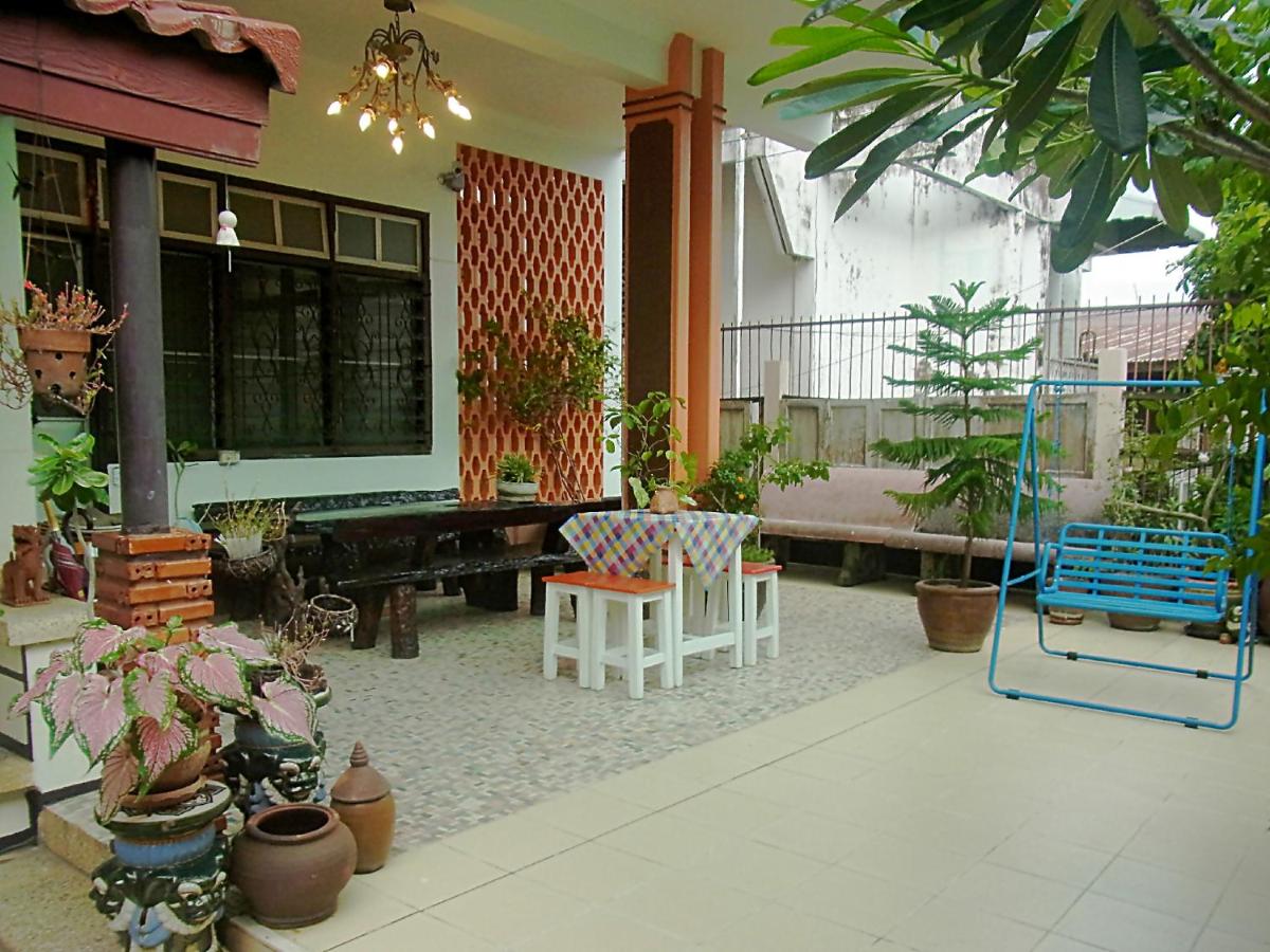 28 Rachabutr Hostel - Bed and Breakfast