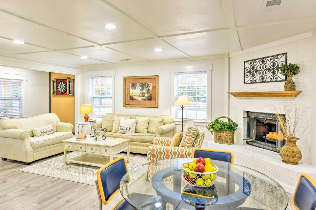 Bright Beaufort Home with Porch and Fire Pit! - B&B