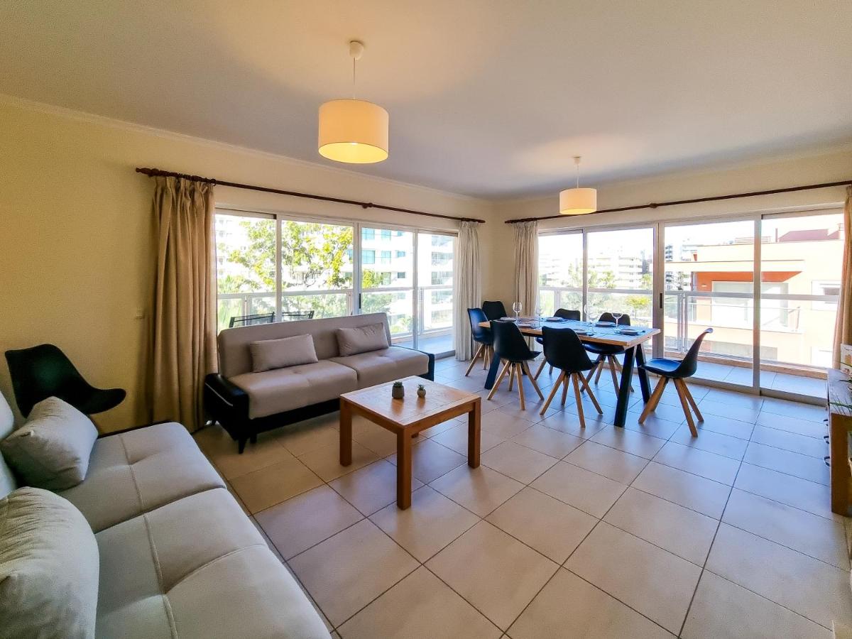 FLH Praia da Rocha Spacious Flat - Chambres d’hôtes Portimão