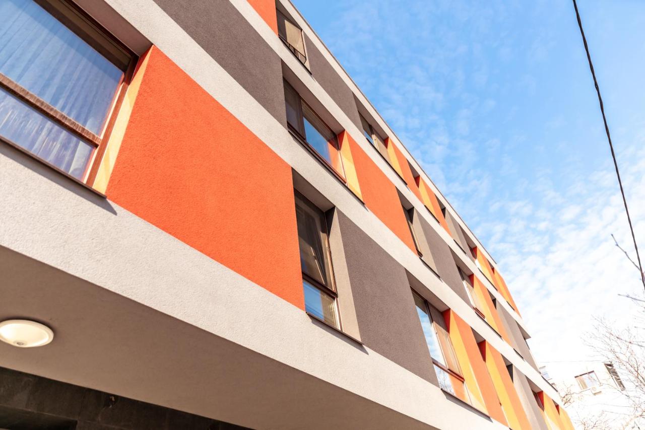Bright 1BDR Apartment with a Balcony - B&B Sofia