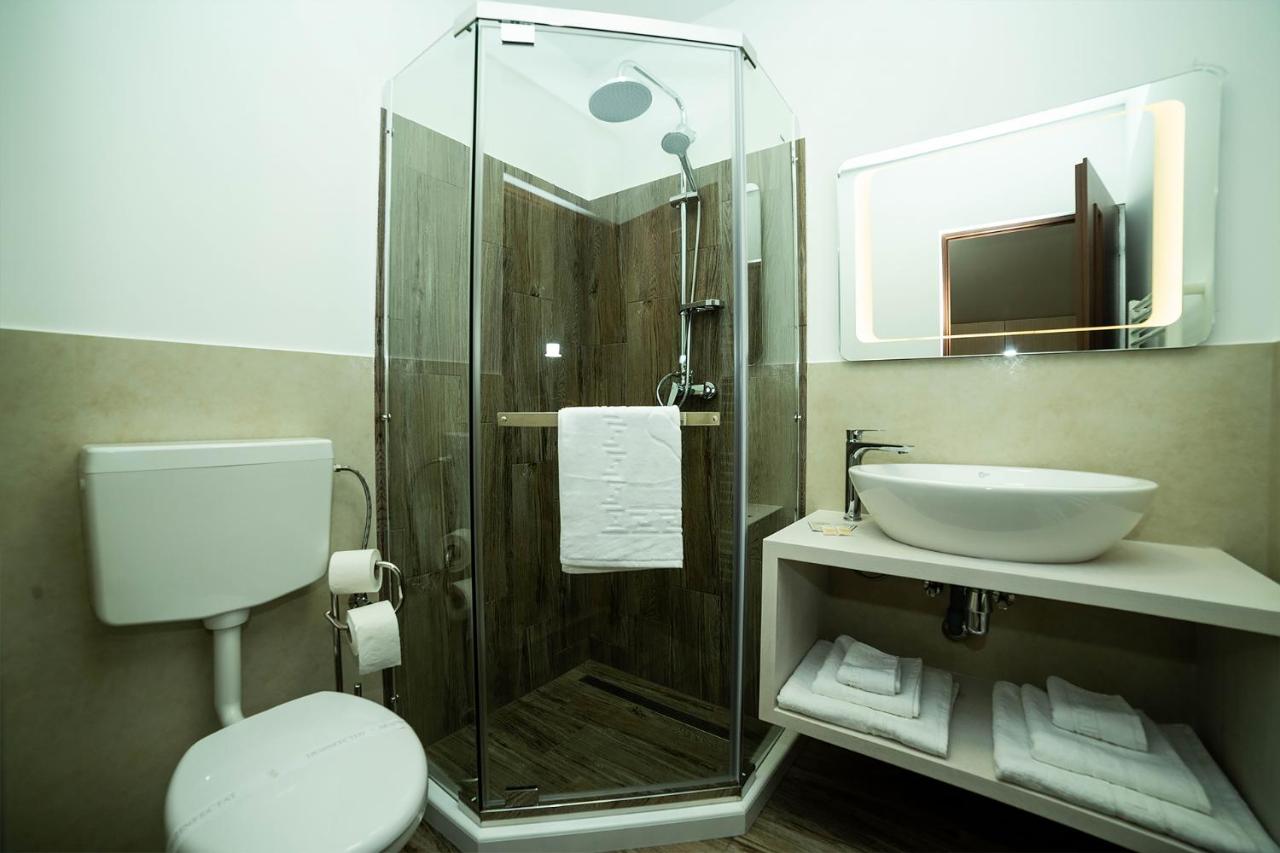 Habitación Doble con baño privado - 2 camas