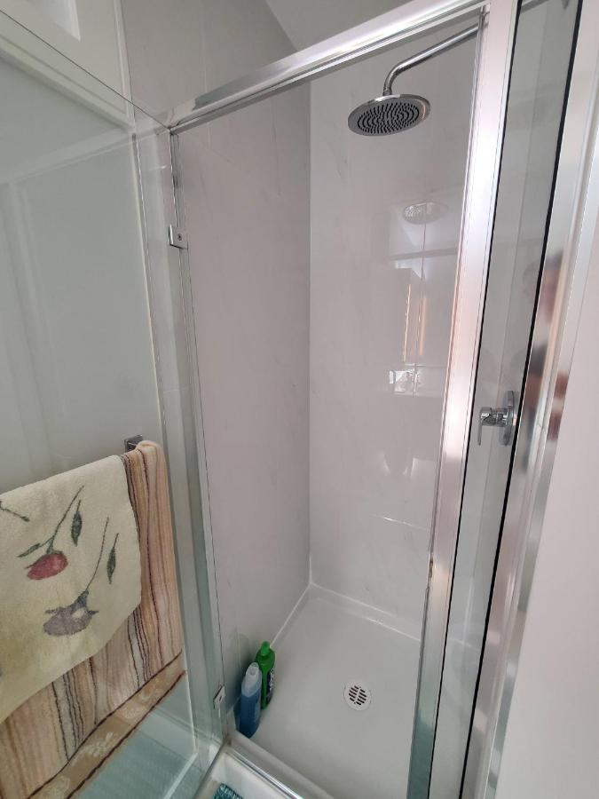 Cozy Guest Suite in Quiet Home with Private Entry - Chambres d’hôtes