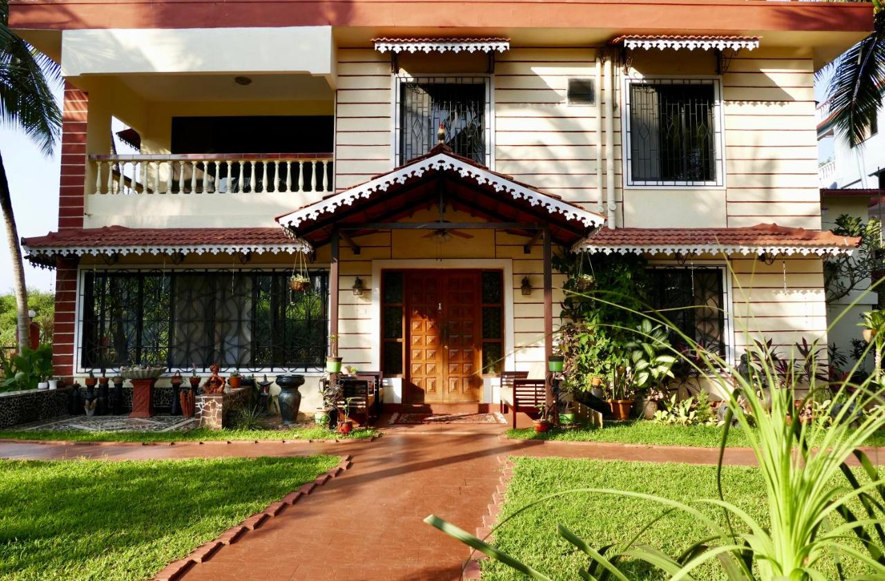 SHANU'S SEASIDE INN - A Family-Run Guesthouse just 100 metres from Candolim Beach - B&B Candolim