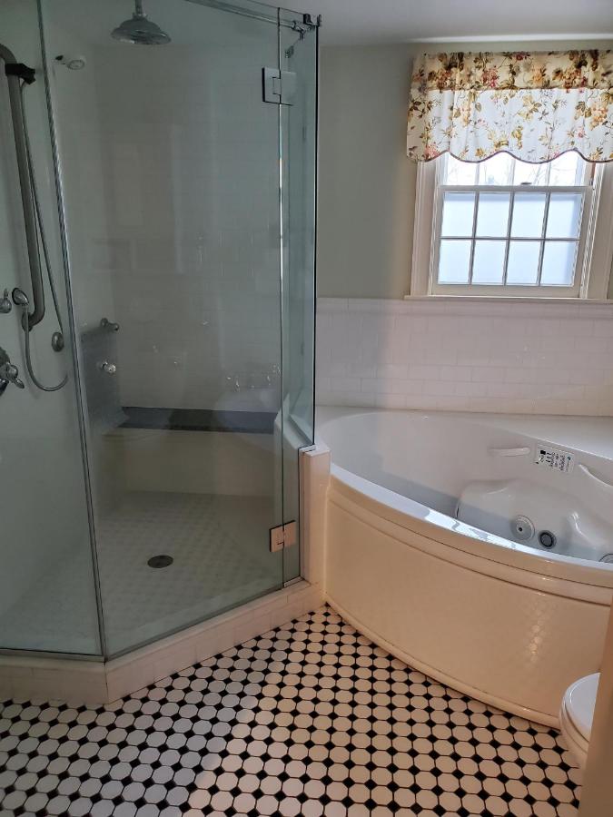 King Suite (Pet Friendly Rooms)