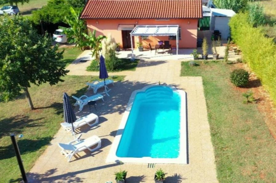 Villa Chiara with Private Pool and garden - Ferienwohnung