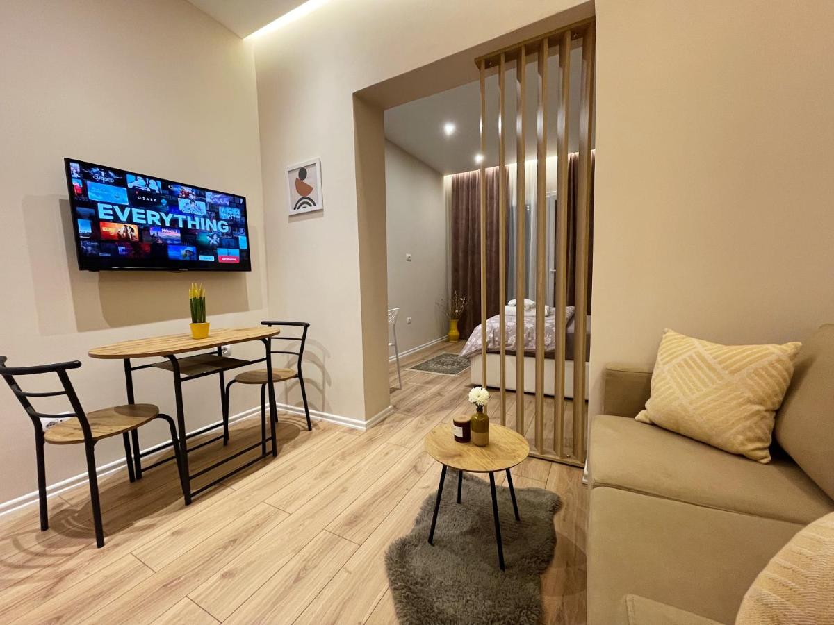AJ Apartments, Hidden Gem in the Heart of Tirana - Chambres d'hôtes Tirana