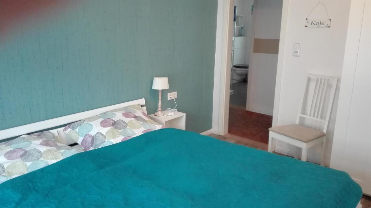 One-Bedroom Apartment with Shower