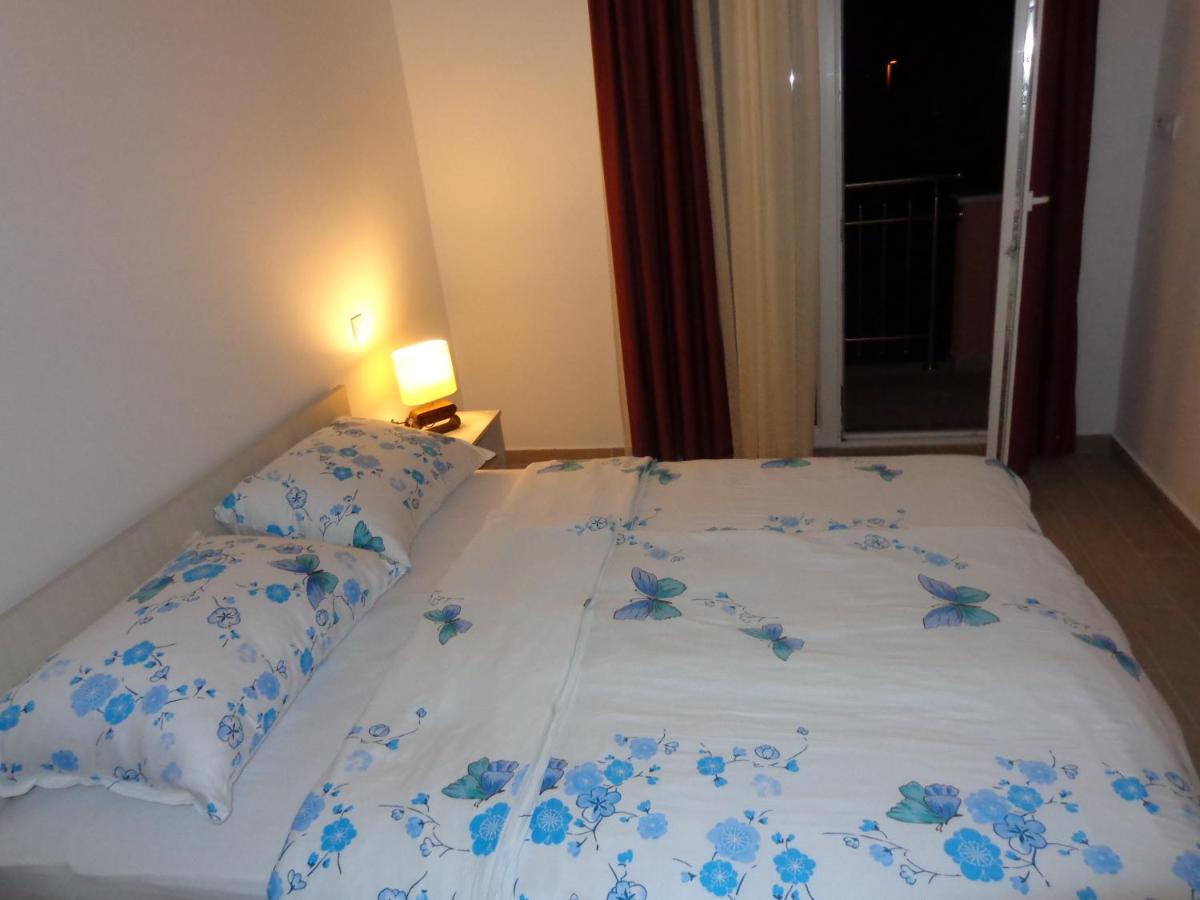 One-Bedroom Apartment with Balcony and Garden View