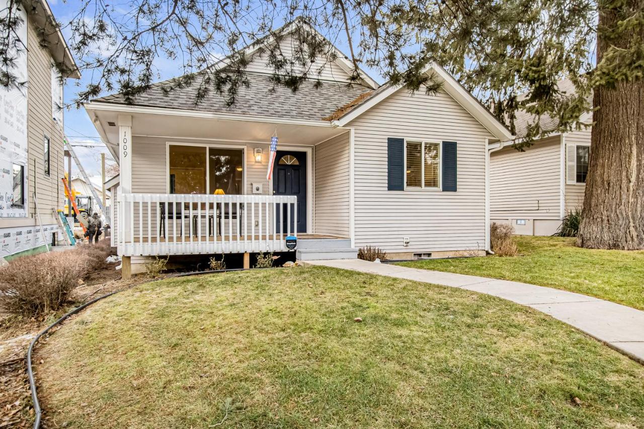 Pine Ave Delight - B&B