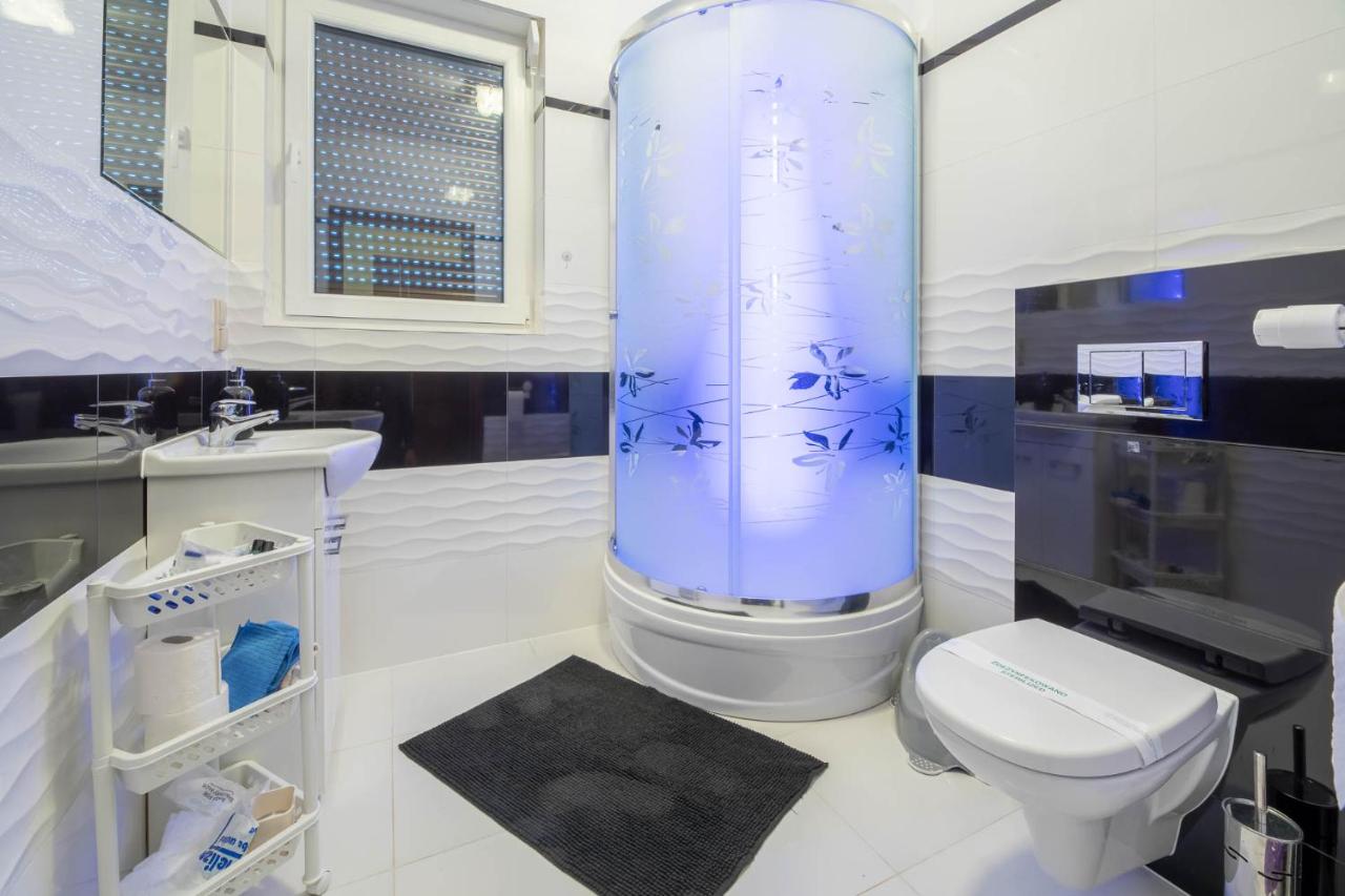 Dreibettzimmer mit eigenem Bad