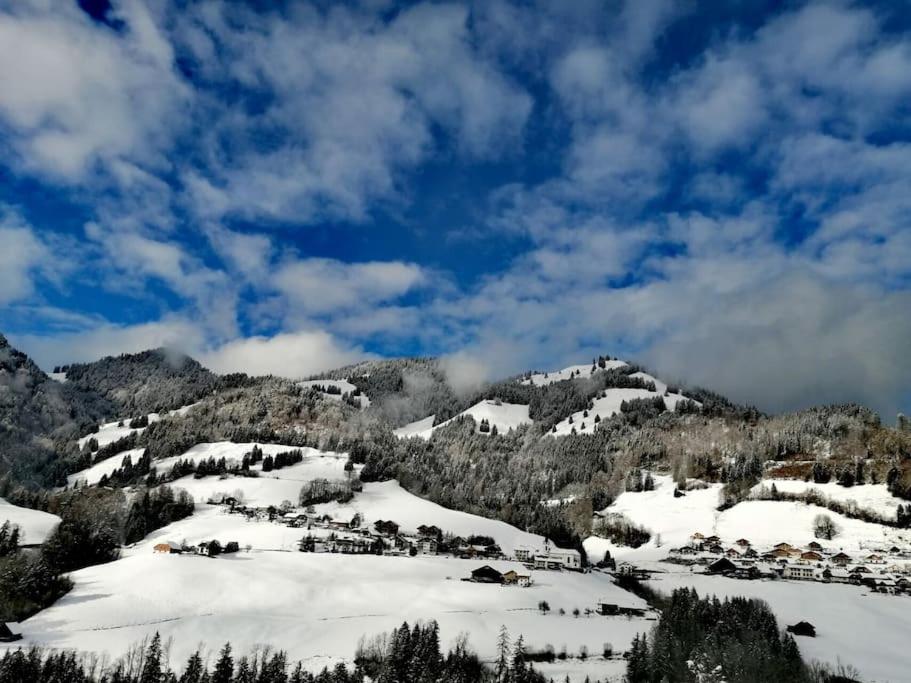 Confortable chalet avec magnifique vue en Gruyère. - Bed and Breakfast