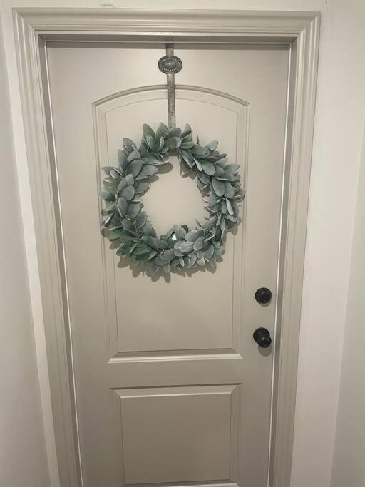 Utah Valley Retreat - Luxurious Self check-in Apt, UVU BYU, EV Charge - B&B