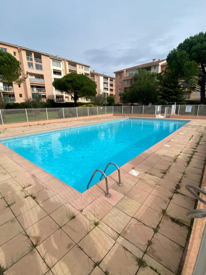 Studio dans résidence avec piscine et tennis - B&B