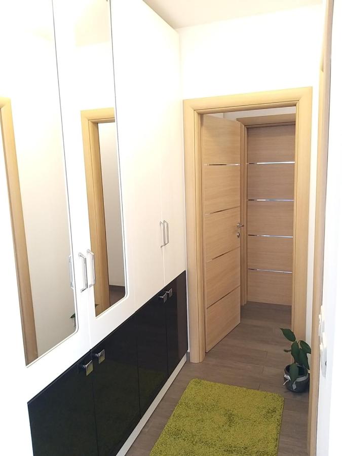 3 bedroom apartment with terrace and free parking - Ferienwohnung Split