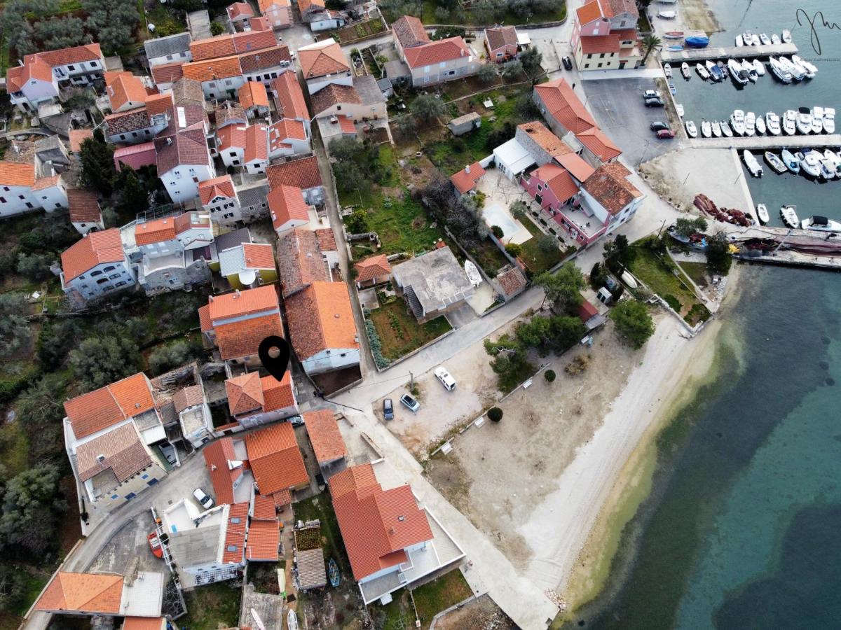 jm-Sutomišćica-holiday house on the beach - Chambres d’hôtes Sutomišćica