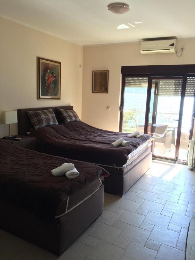 Studio Apartment with Balcony 2