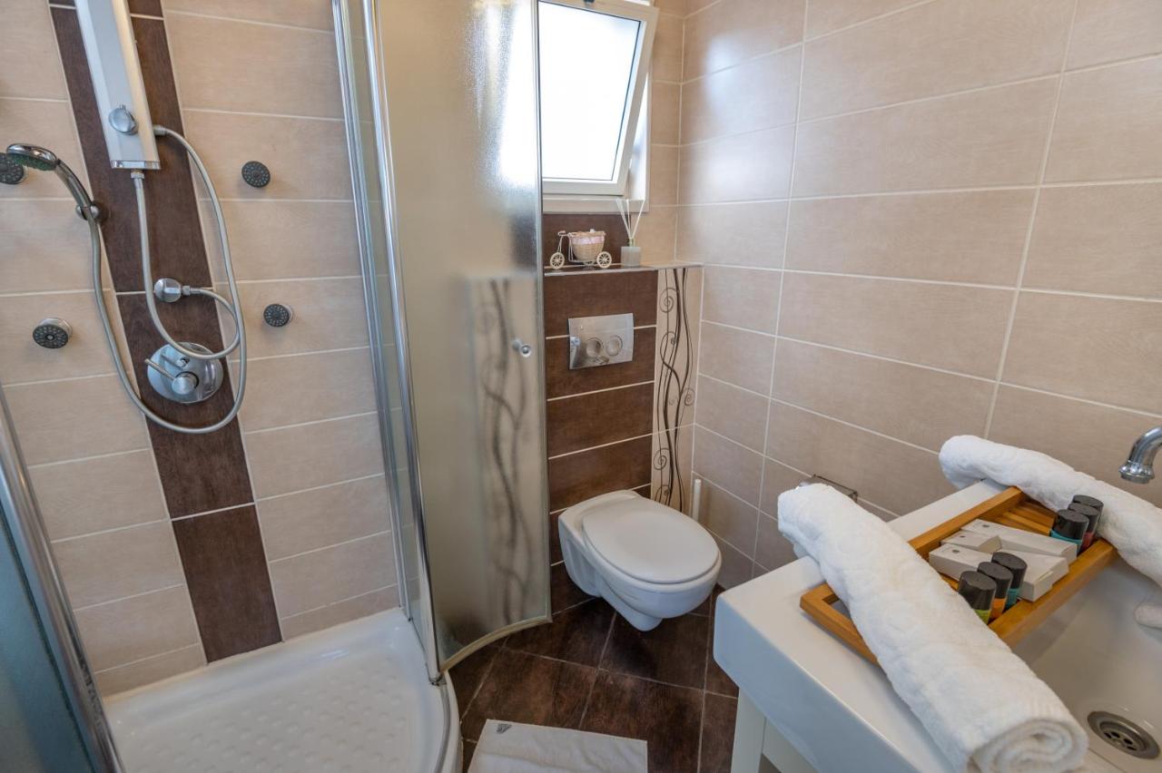 Suite with Lake View