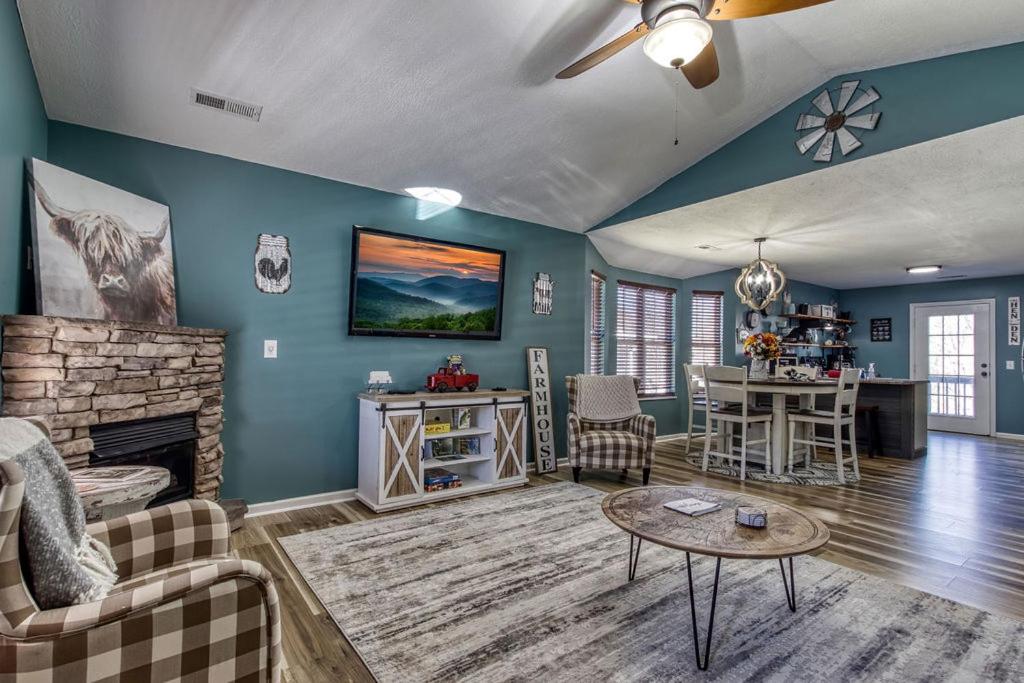 The Mason Jar, Hot Tub, WIFI, 1089 FREE tickets each paid day, Dollywood and More! - B&B