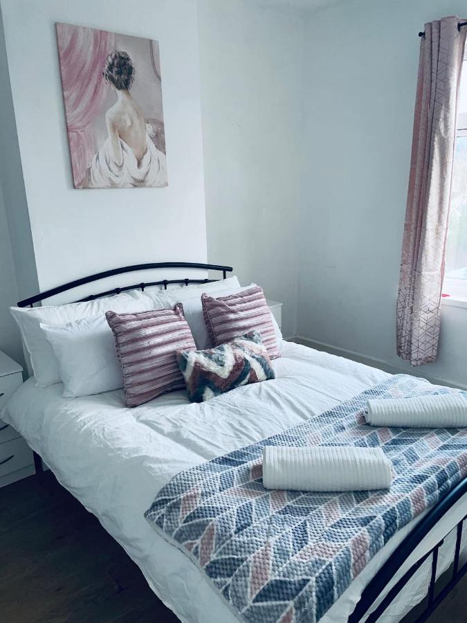 Cheerful Town House in Coventry City Centre - B&B