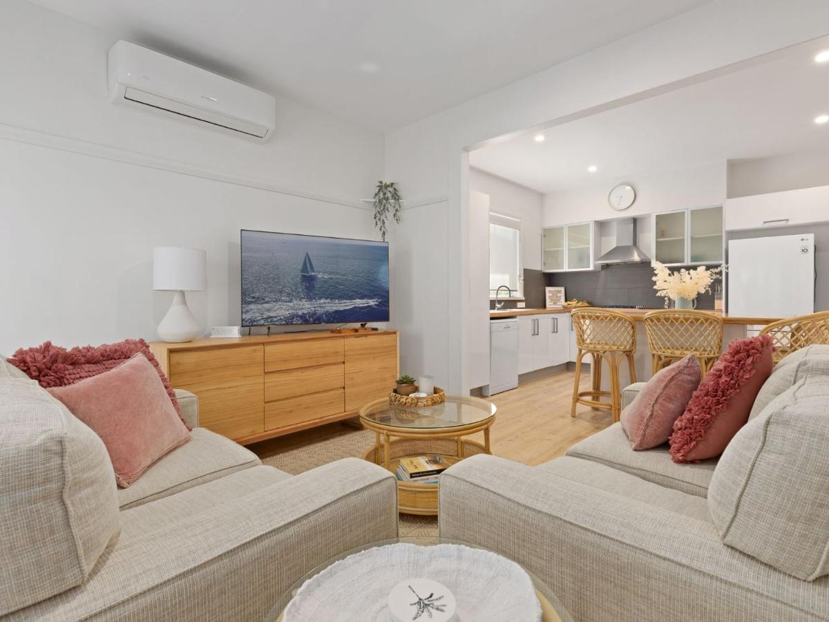 Husky Beach House by Experience Jervis Bay - B&B