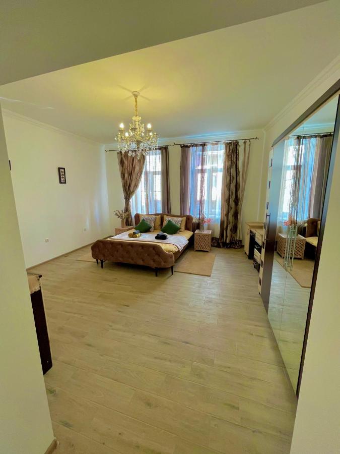 В САМОМУ ЦЕНТРІ МІСТА, ЗДАЮТЬСЯ В ПОДОБОВУ ОРЕНДУ, АПАРТАМЕНТИ ZONEofCOMFORT - Chambres d'hôtes Tchernivtsi