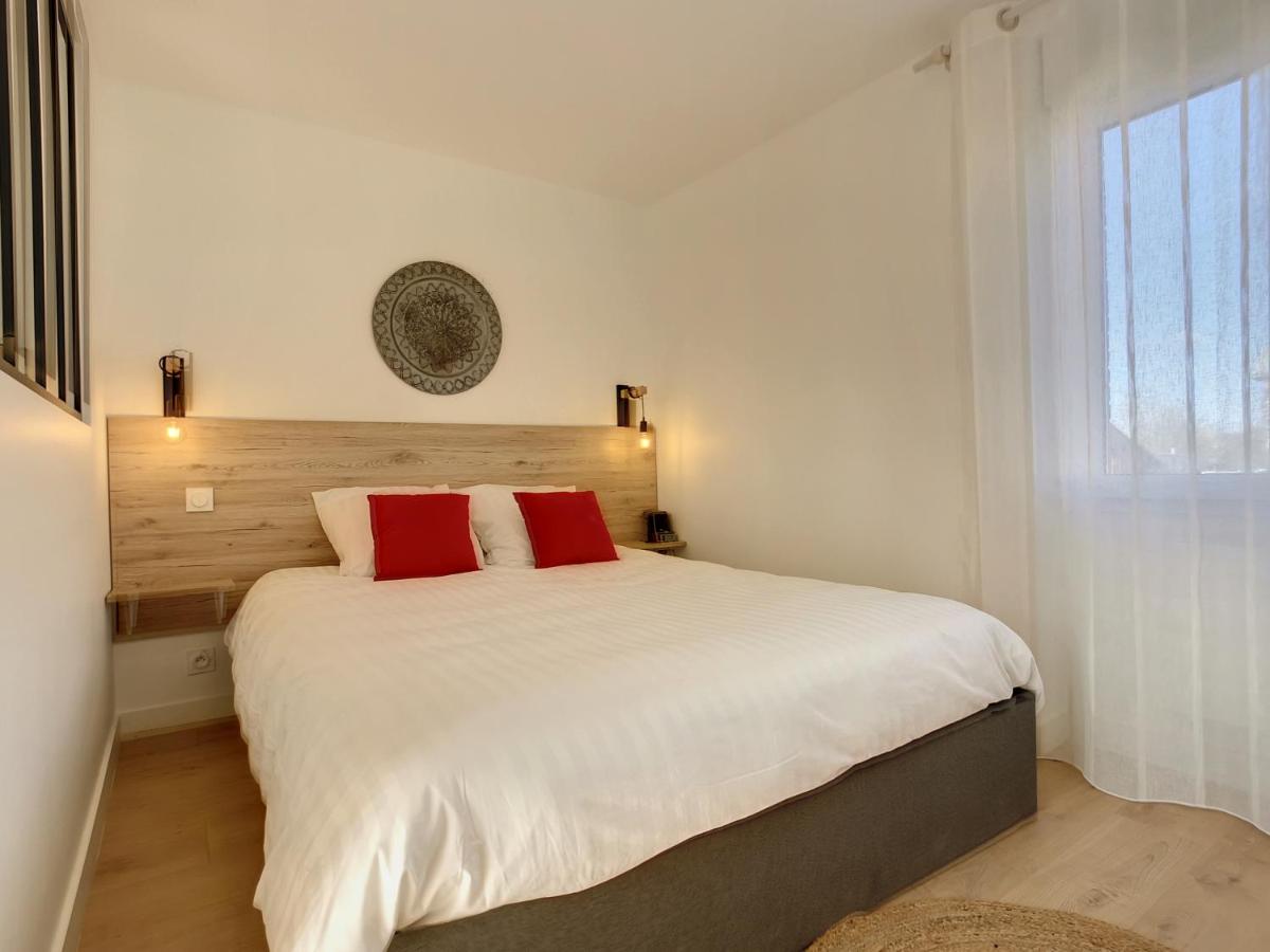 King Studio with Sofa Bed