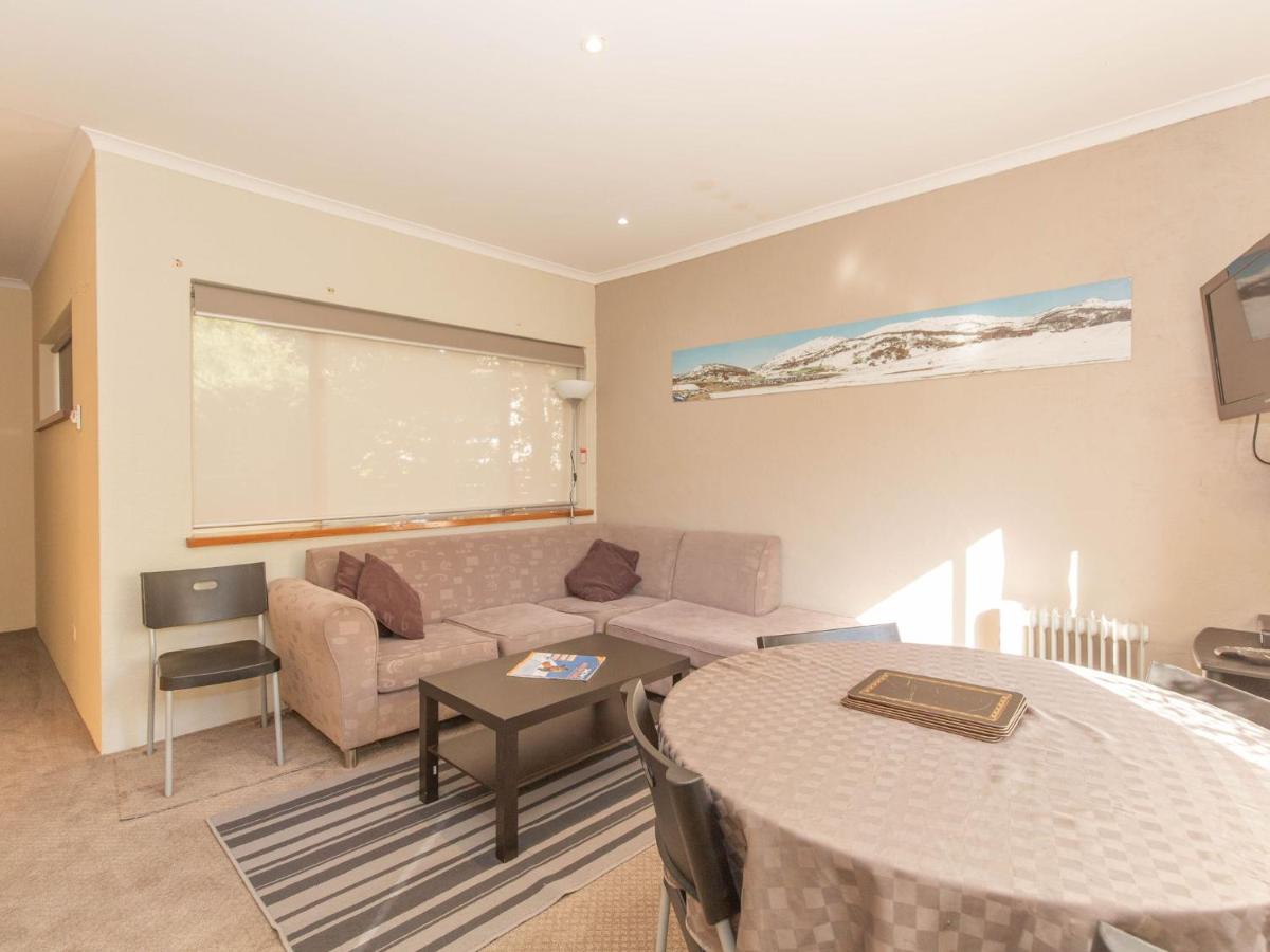 B&B Jindabyne - Charvel 1 35 Gippsland Street - Bed and Breakfast Jindabyne