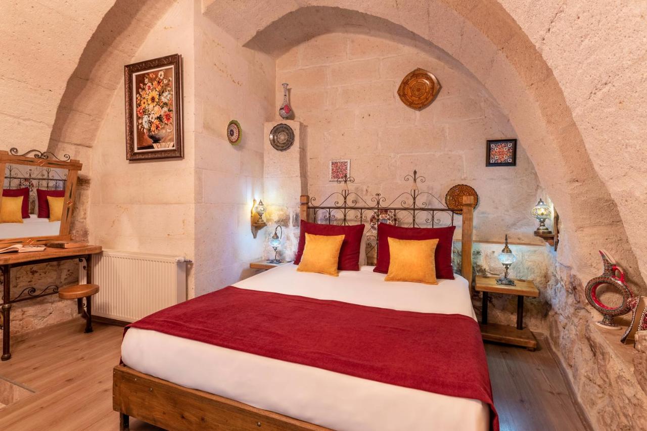Deluxe Room (2 Adults + 1 Child)