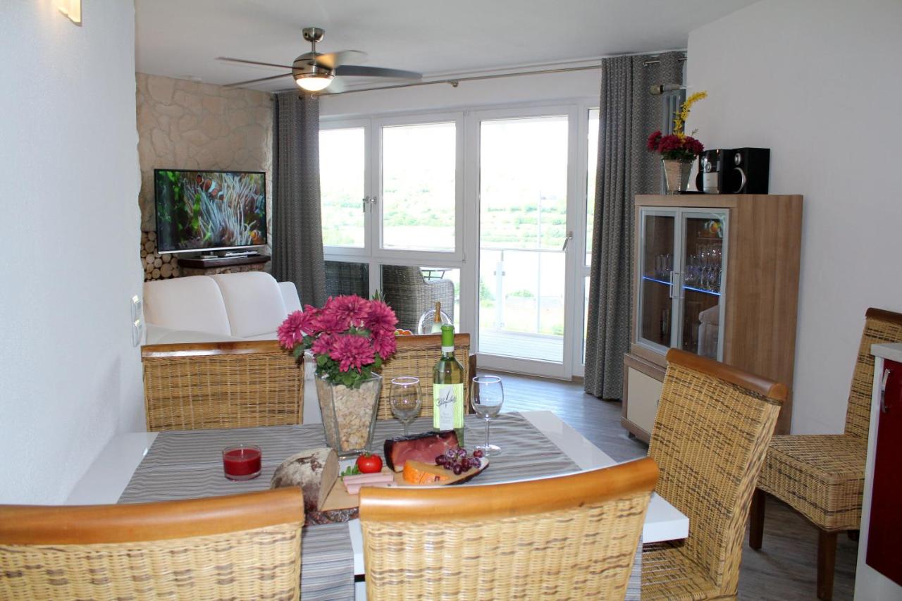 Luxuriöses Apartment mit 2 Schlafzimmern, Balkon und Seeblick