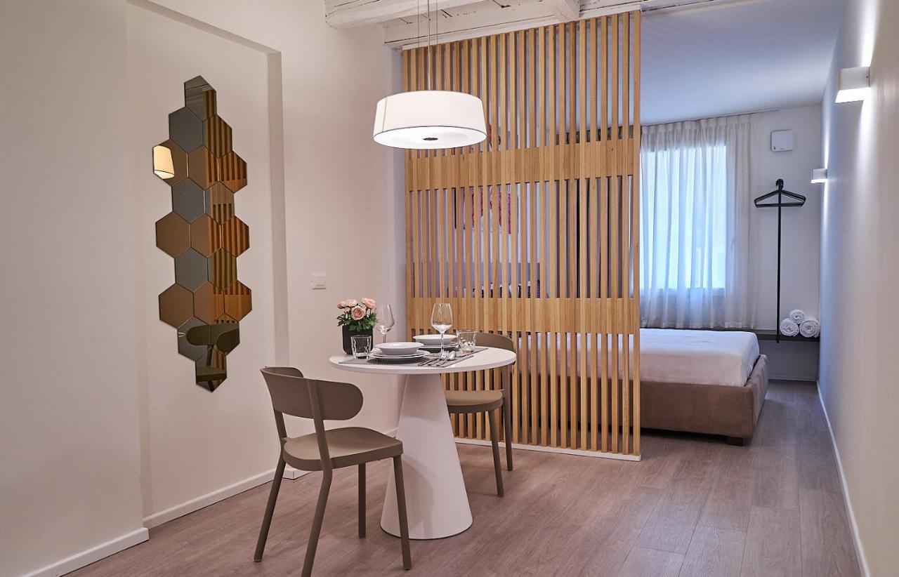 Residenza SubitoSanto - Appartamento 3A "Nievo" - Bed and Breakfast